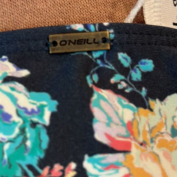 O’NEILL BIKINI BOTTOM EASY SIDE TIE DESIGN MEDIUM COVERAGE BOTTOM NWT - Picture 8 of 8